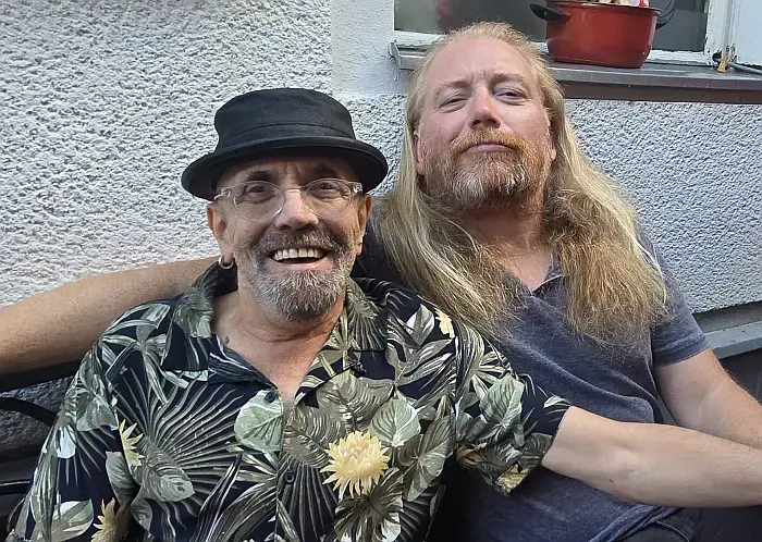 Keegan McInroe bei einem Konzert in der Dicken Paula