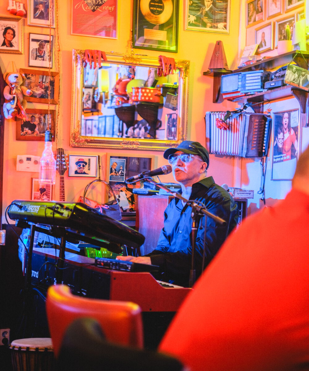 Craig Lees am Keyboard in der Dicken Paula